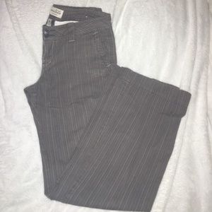 Aero pinstriped khakis sz. 3/4